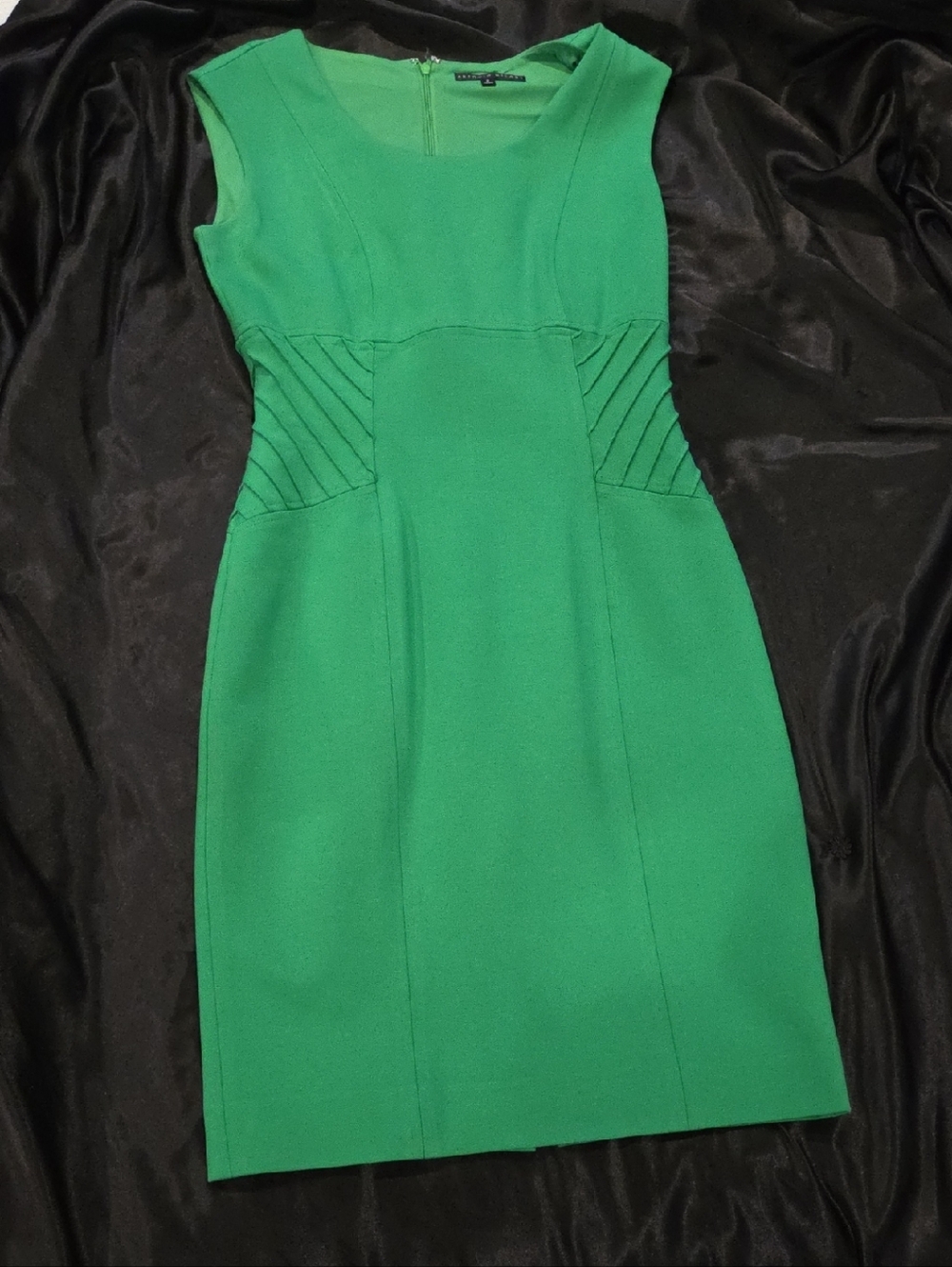 ANTONIO MELANI Emerald Green Cap-Sleeve Sheath Dress - Picture 1 of 7